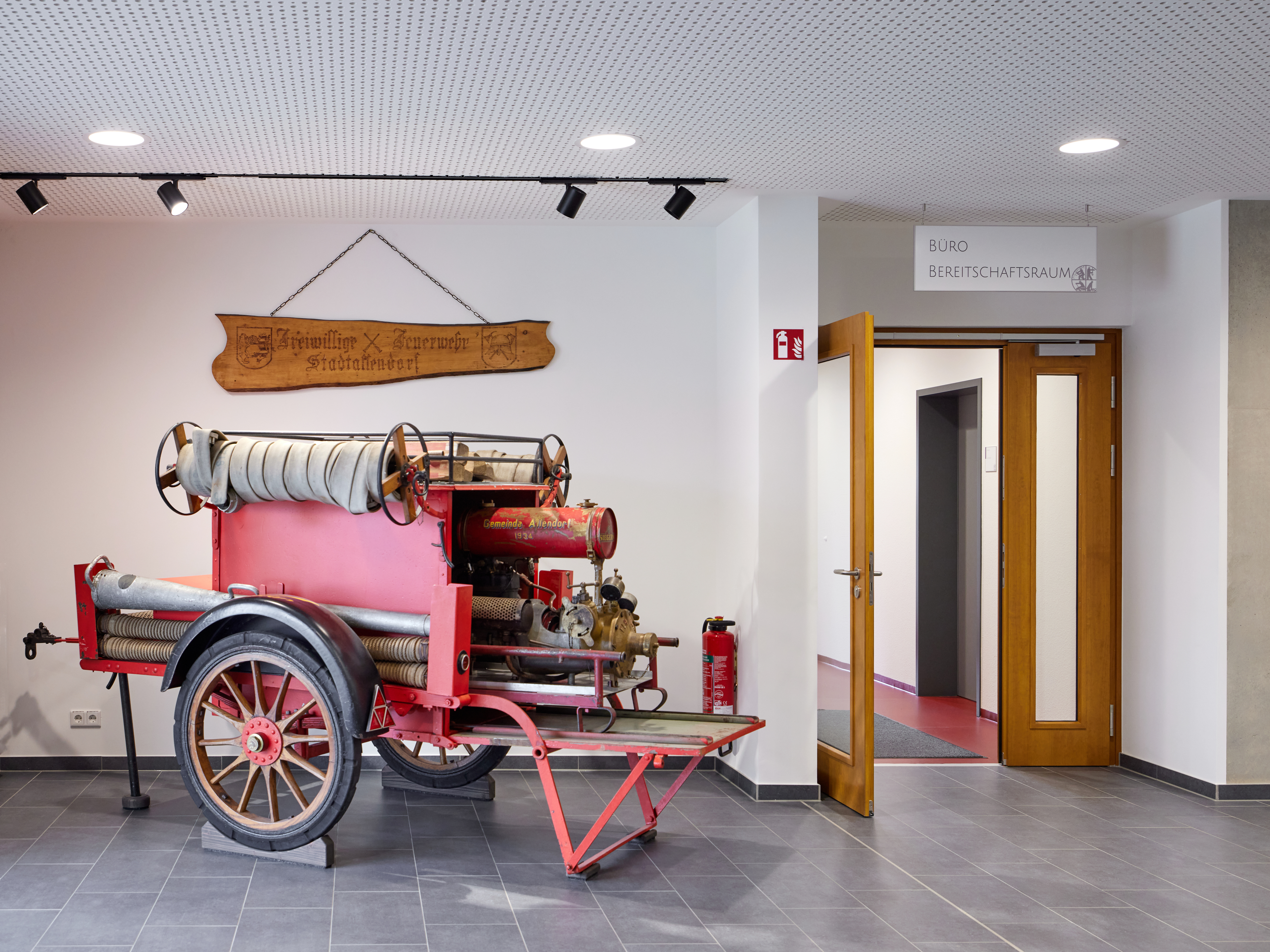 Historischer Anhänger eins Feuerwehrfahrzeug